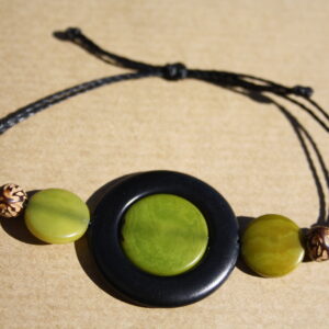 Bracelet anneau ivoire végétal et graine murici, modèle vert anis