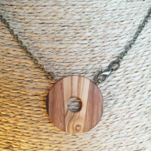 Pendentif donut bois collé